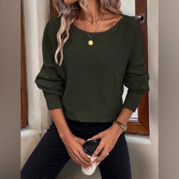 Frame Denim Sweaters - FRAME 100% cashmere stunning dark green sweater w/lovely sleeves from Neiman’s